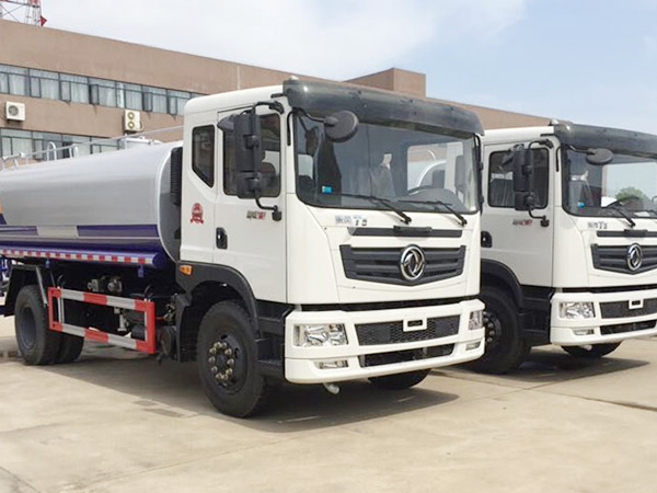 東風153綠化灑水車