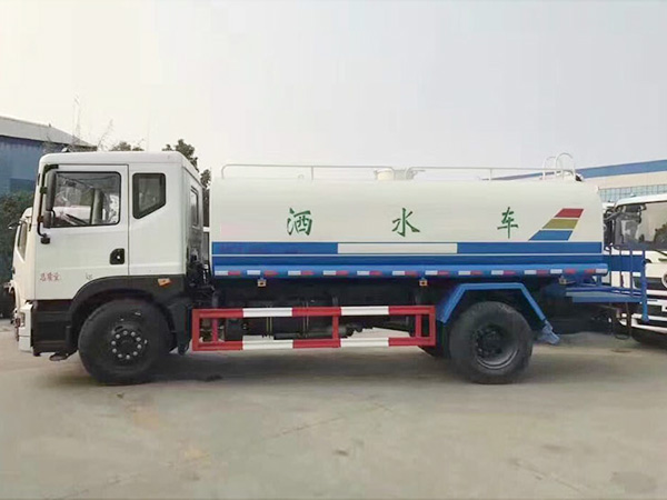 東風創普灑水車