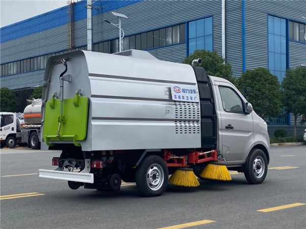國六長安2方（0.5水1.5塵）掃路車