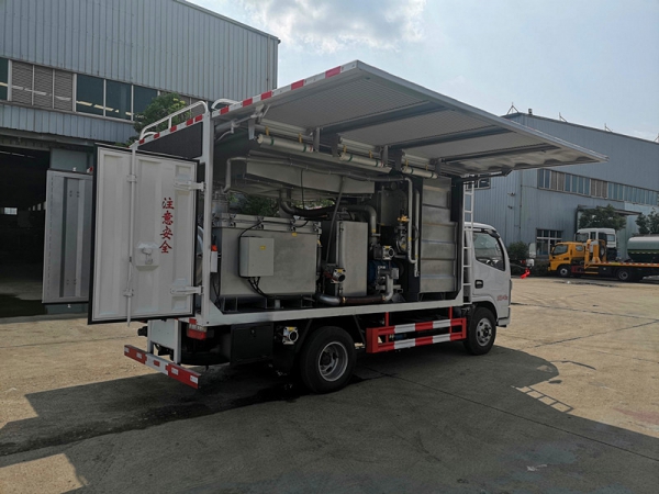 藍(lán)牌吸污凈化車