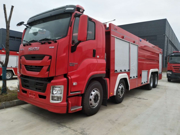 五十鈴前四后八干粉泡沫聯用消防車