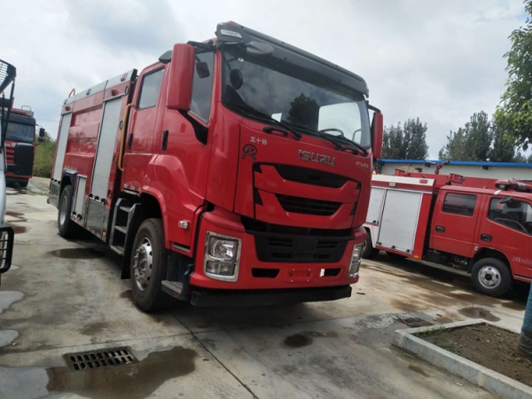 國(guó)六五十鈴6.5噸泡沫消防車(chē)