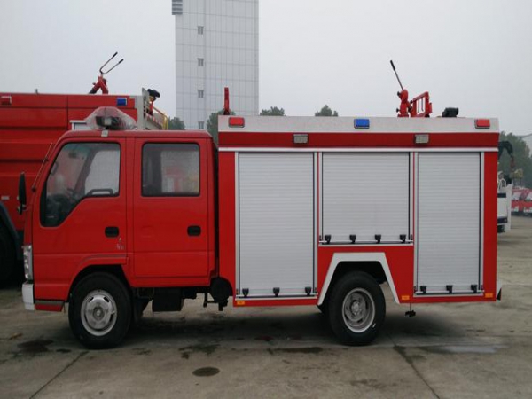 國(guó)六五十鈴600泡沫消防車(chē)2噸