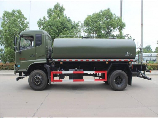 東風(fēng)四驅(qū)消防灑水車