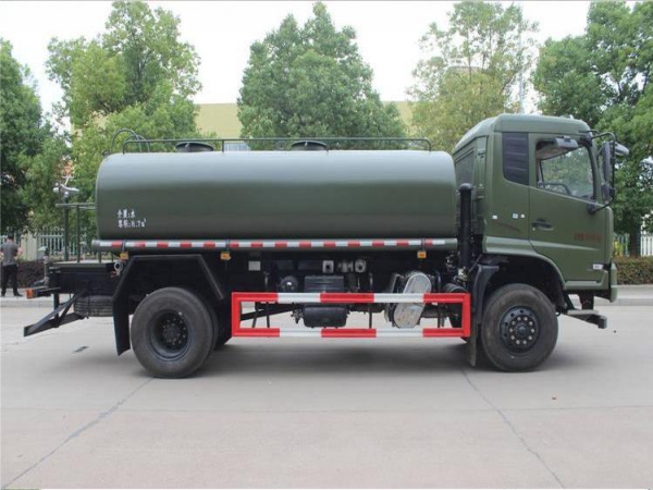 東風(fēng)四驅(qū)消防灑水車
