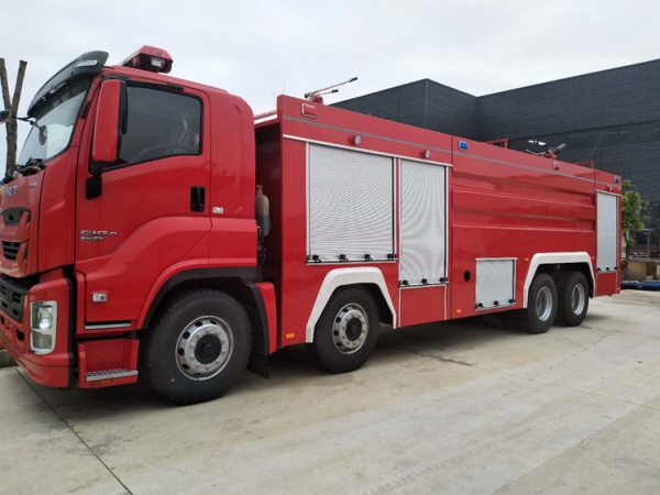 五十鈴前四后八干粉泡沫聯用消防車