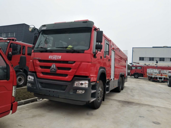 國六重汽豪沃16噸水罐消防車