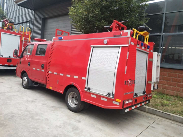 國(guó)六東風(fēng)途逸小型水罐消防灑水車2噸