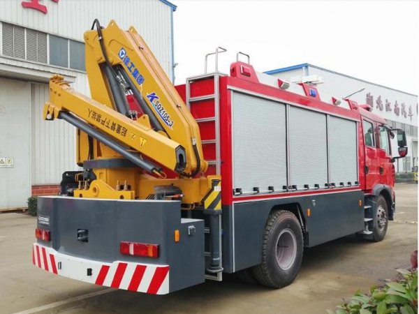 重汽汕德卡搶險救援消防車